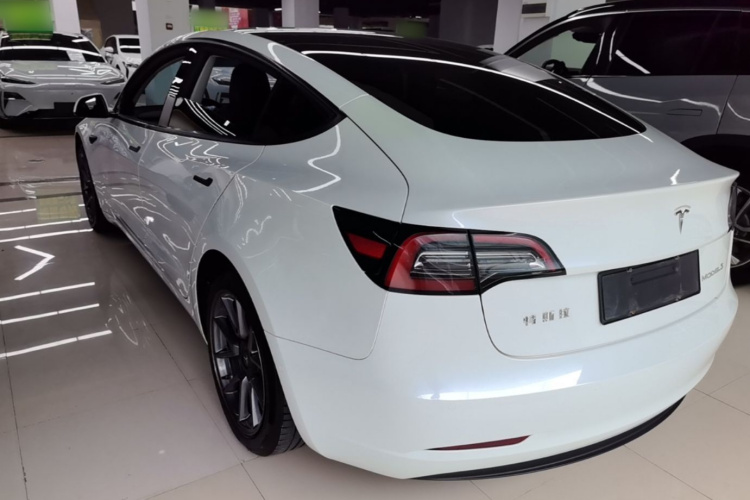 Tesla Model 3 2023 car image #5