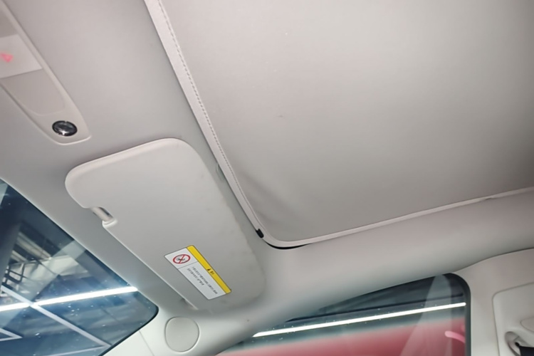 Tesla Model Y 2022 immagine di auto #18