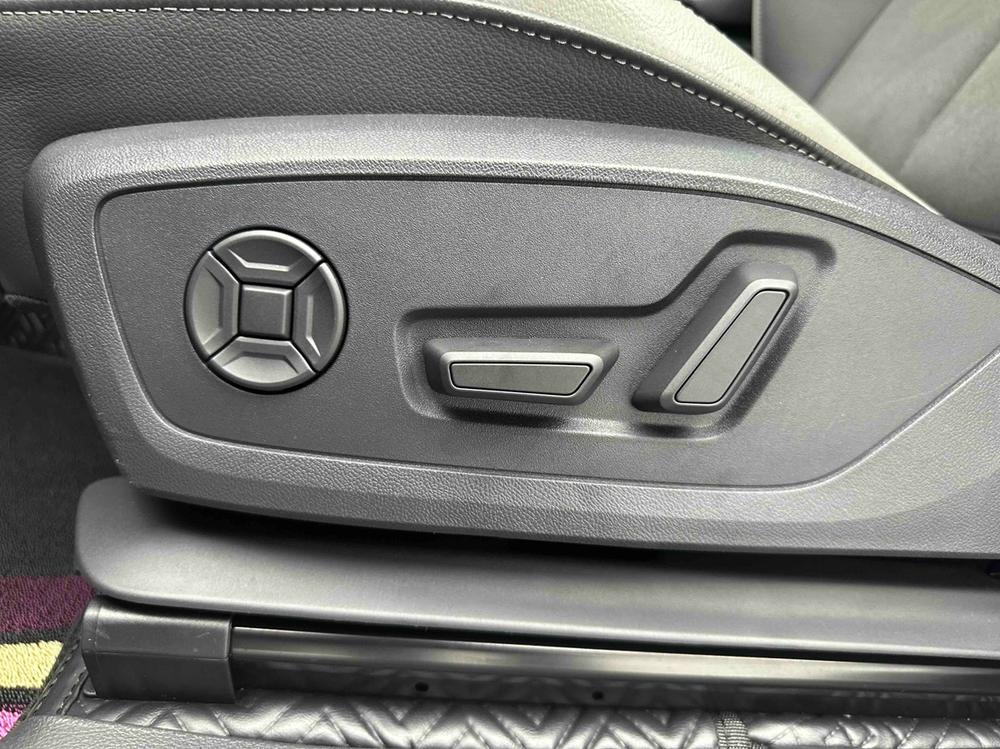 Audi Q3 2022 car image #16
