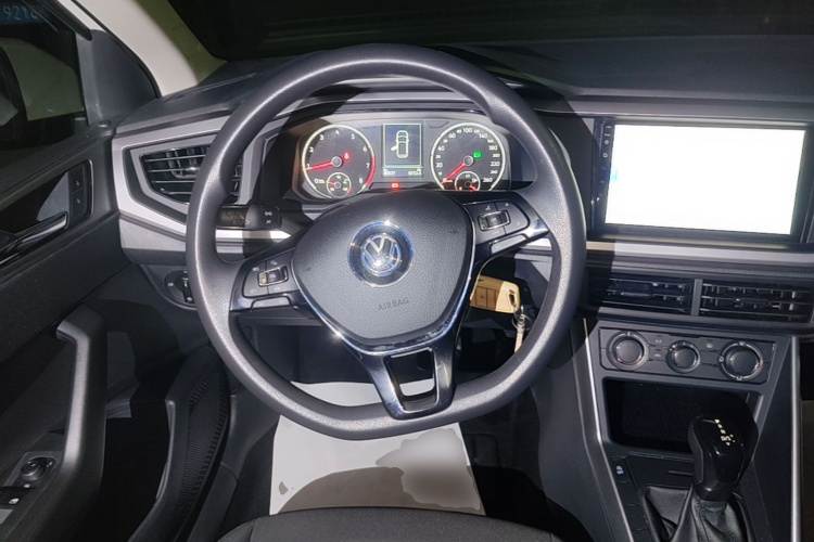 Volkswagen Polo 2019 car image #11