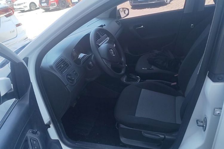 Volkswagen Polo 2019 car image #17