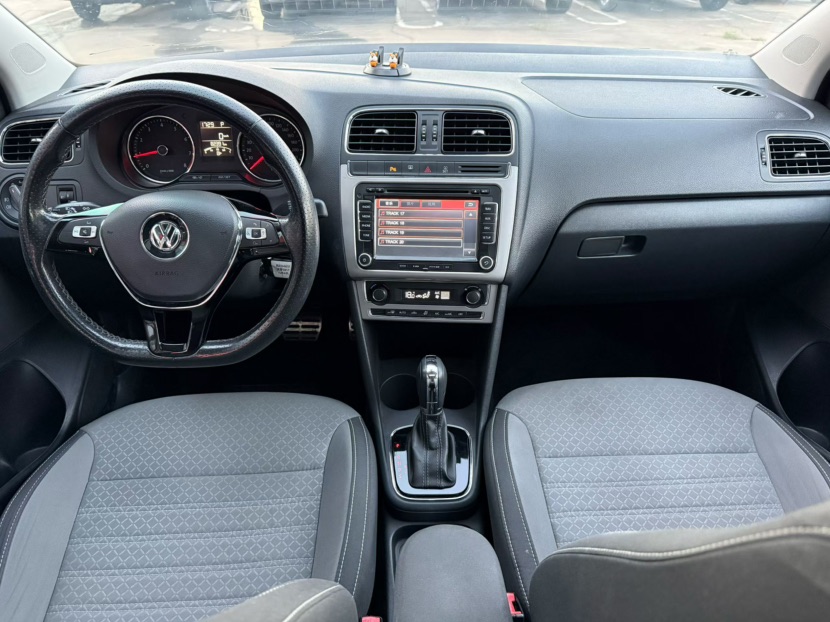Volkswagen Polo 2015 car image #5