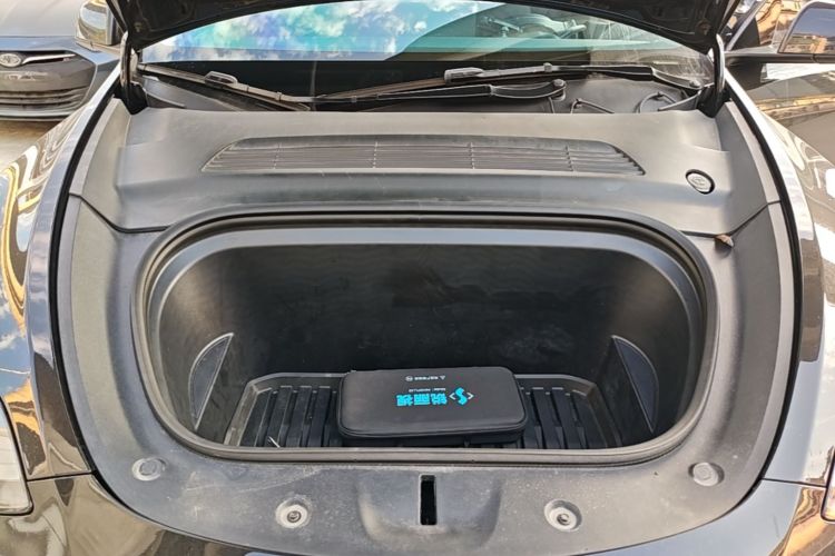 Tesla Model Y 2024 car image #20
