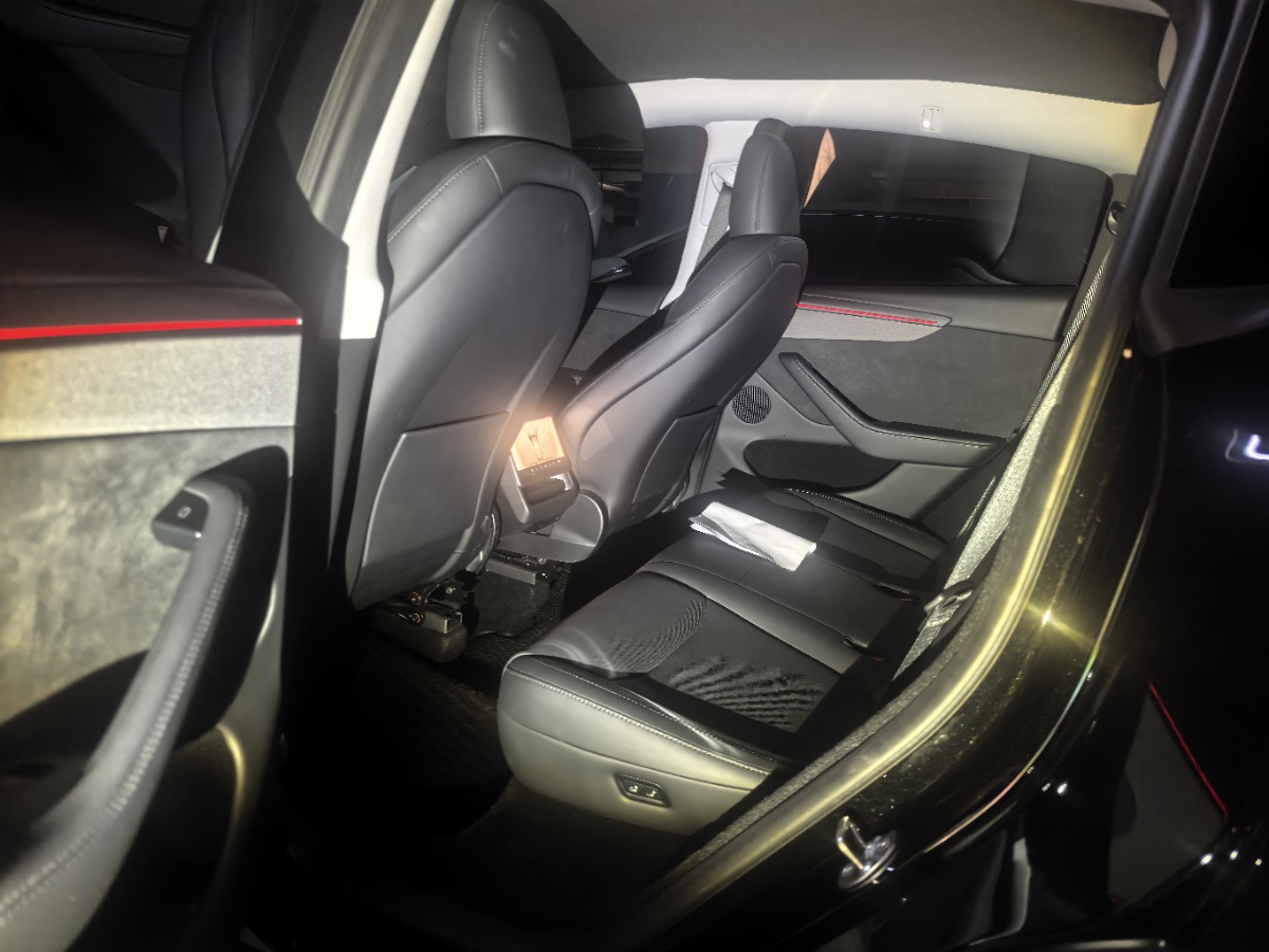 Tesla Model Y 2025 #8 Tesla Model Y 2025 car image #8