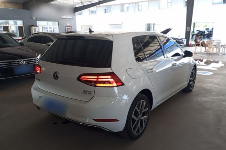 Volkswagen Golf 2020 car image #7