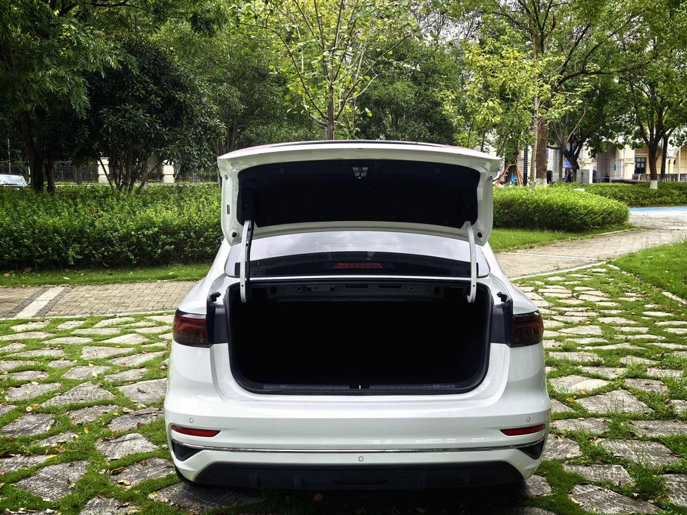 GEELY Emgrand 2022 #8 GEELY Emgrand 2022 car image #8