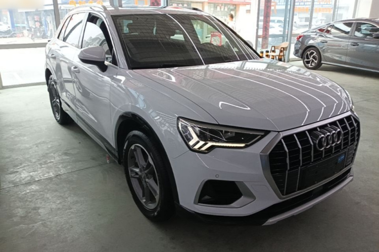 Audi Q3 2020 car image #6