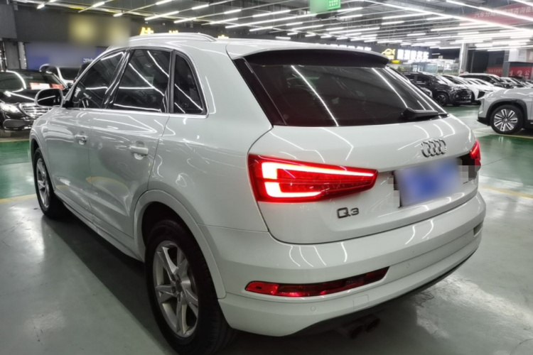 Audi Q3 2019 car image #5