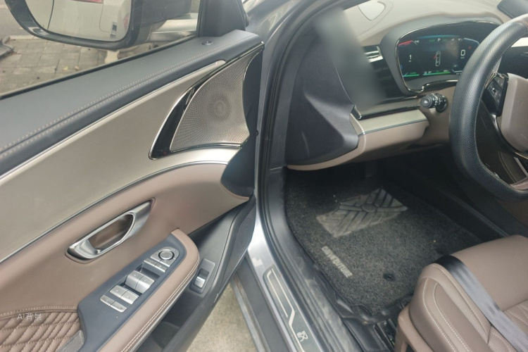 BYD Han 2023 car image #18