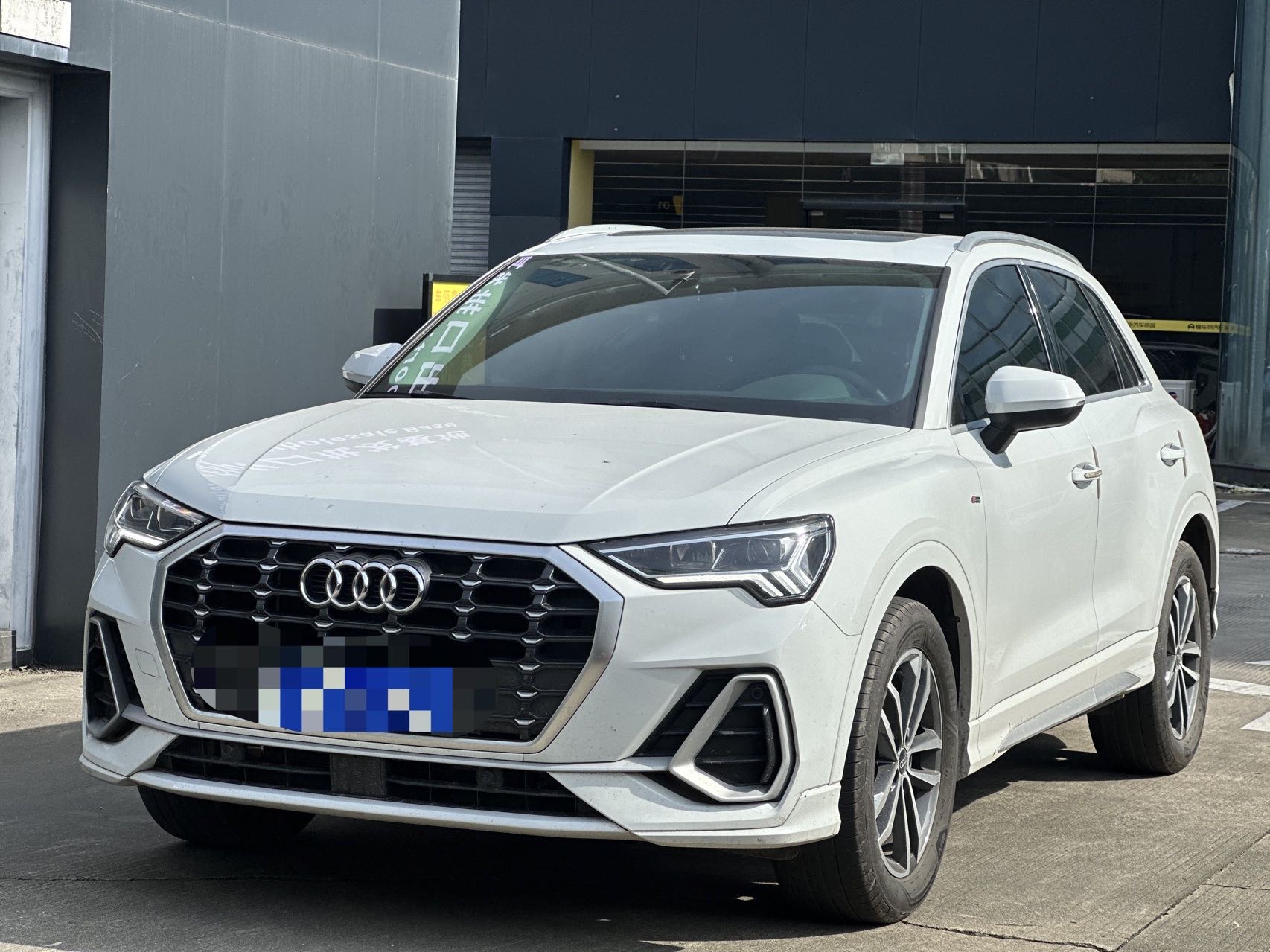 Audi Q3 2022 car image 