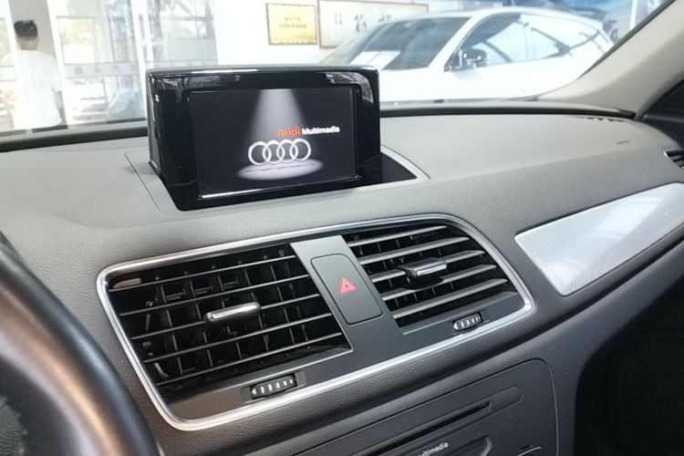 Audi Q3 2015 #13 Audi Q3 2015 car image #13
