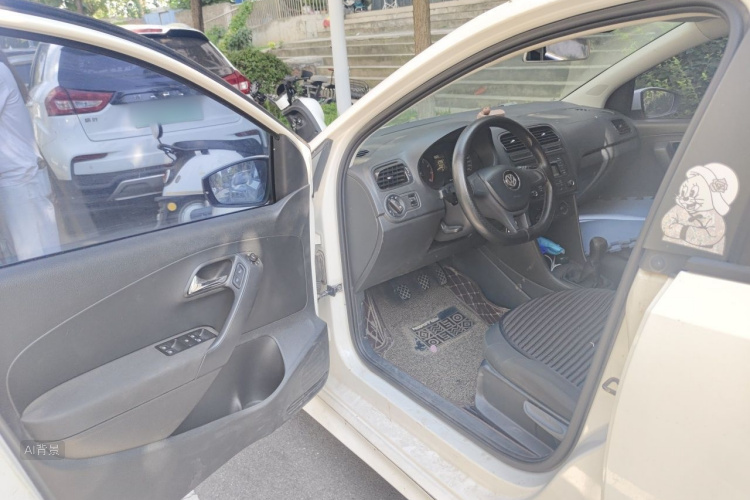 Volkswagen Polo 2015 car image #18
