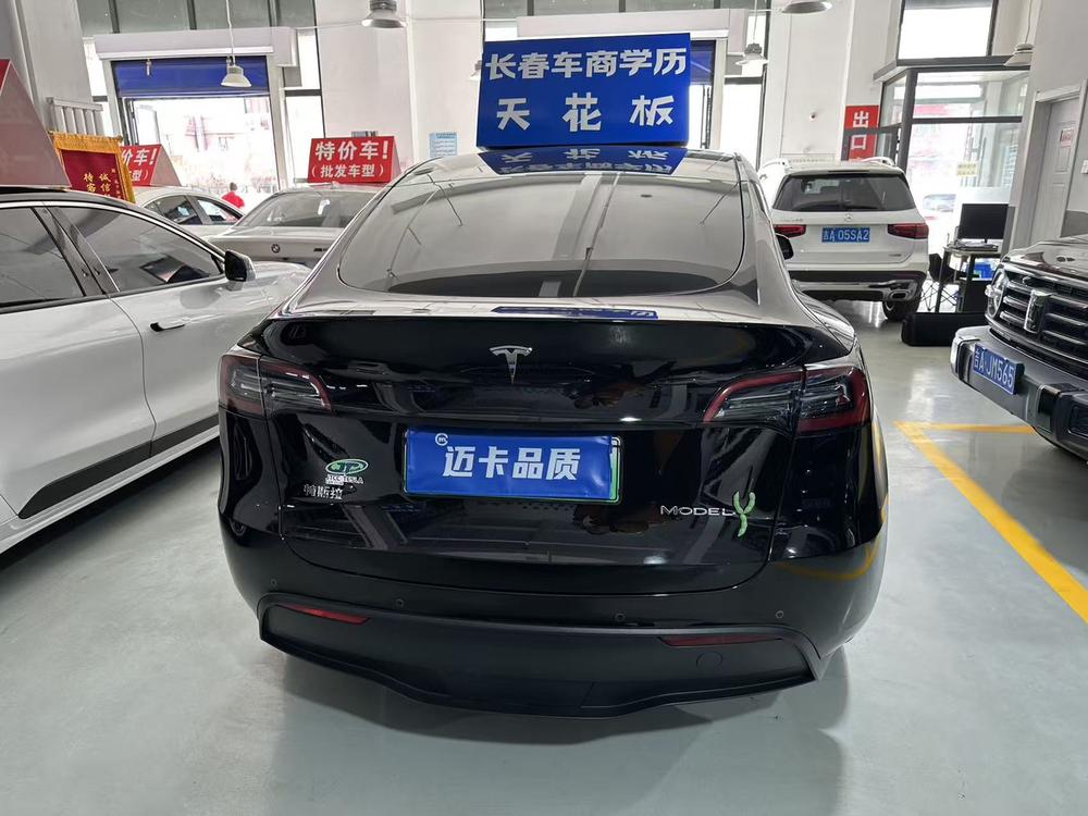 Tesla Model Y 2023 #5 Tesla Model Y 2023 car image #5