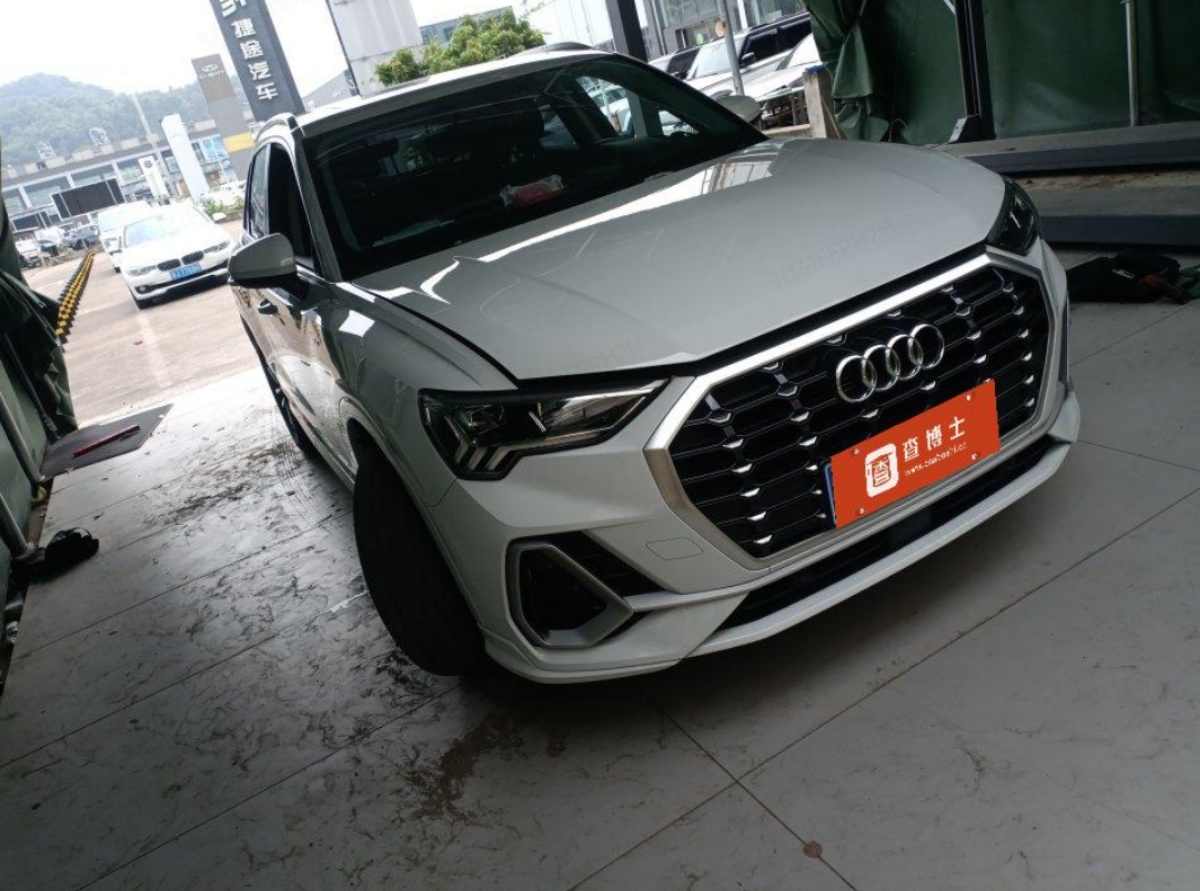 Audi Q3 2022 car image 
