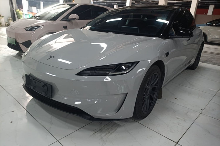 Tesla Model 3 2024 car image #2