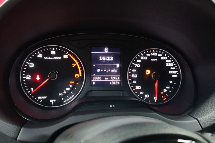 Audi A3 2019 car image #12