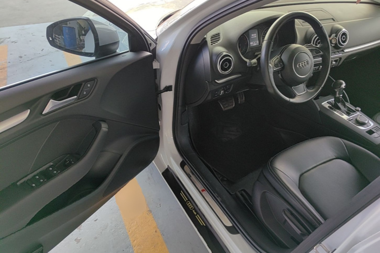Audi A3 2017 car image #16