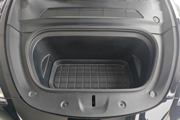 Tesla Model Y 2022 car image #20