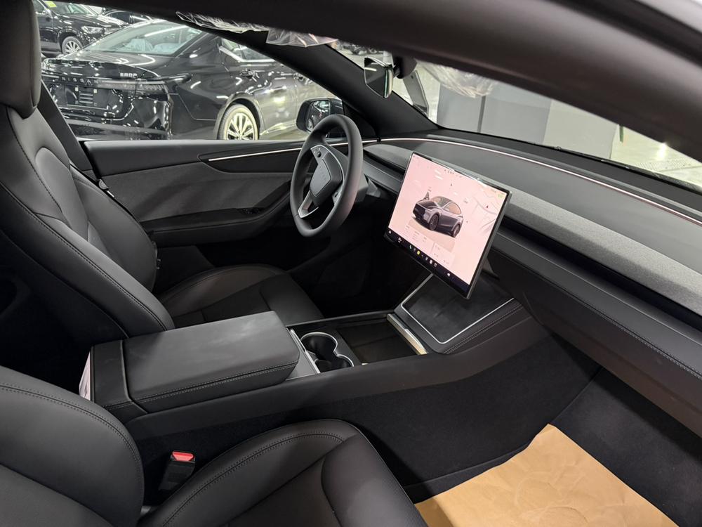 Tesla Model Y 2026 #10 Tesla Model Y 2026 car image #10