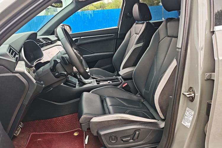 Audi Q3 2024 car image #19