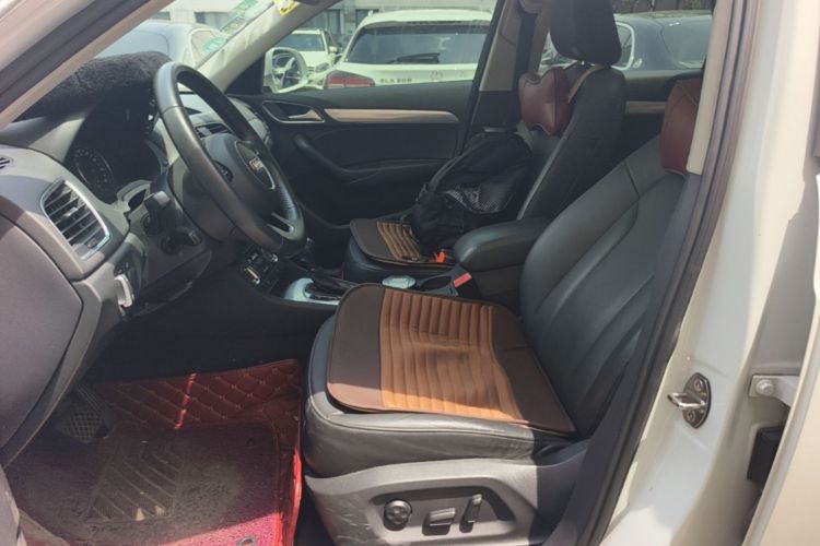 Audi Q3 2016 car image #17
