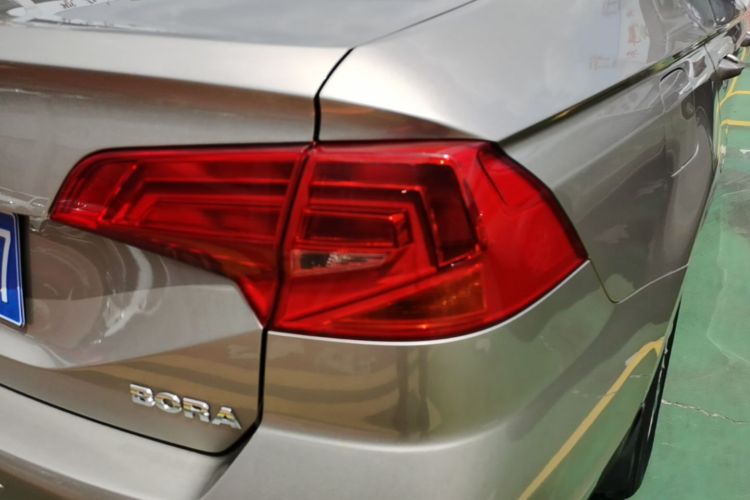 Volkswagen Bora 2017 car image #8
