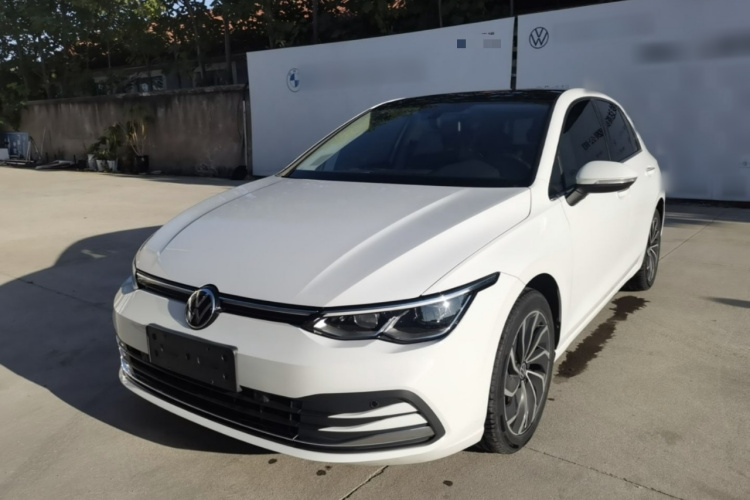 Volkswagen Golf 2024 car image #2