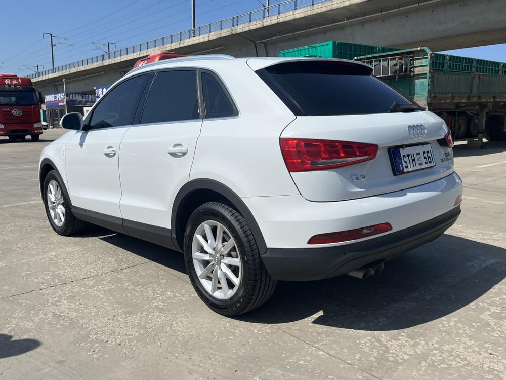 Audi Q3 2015 car image #5
