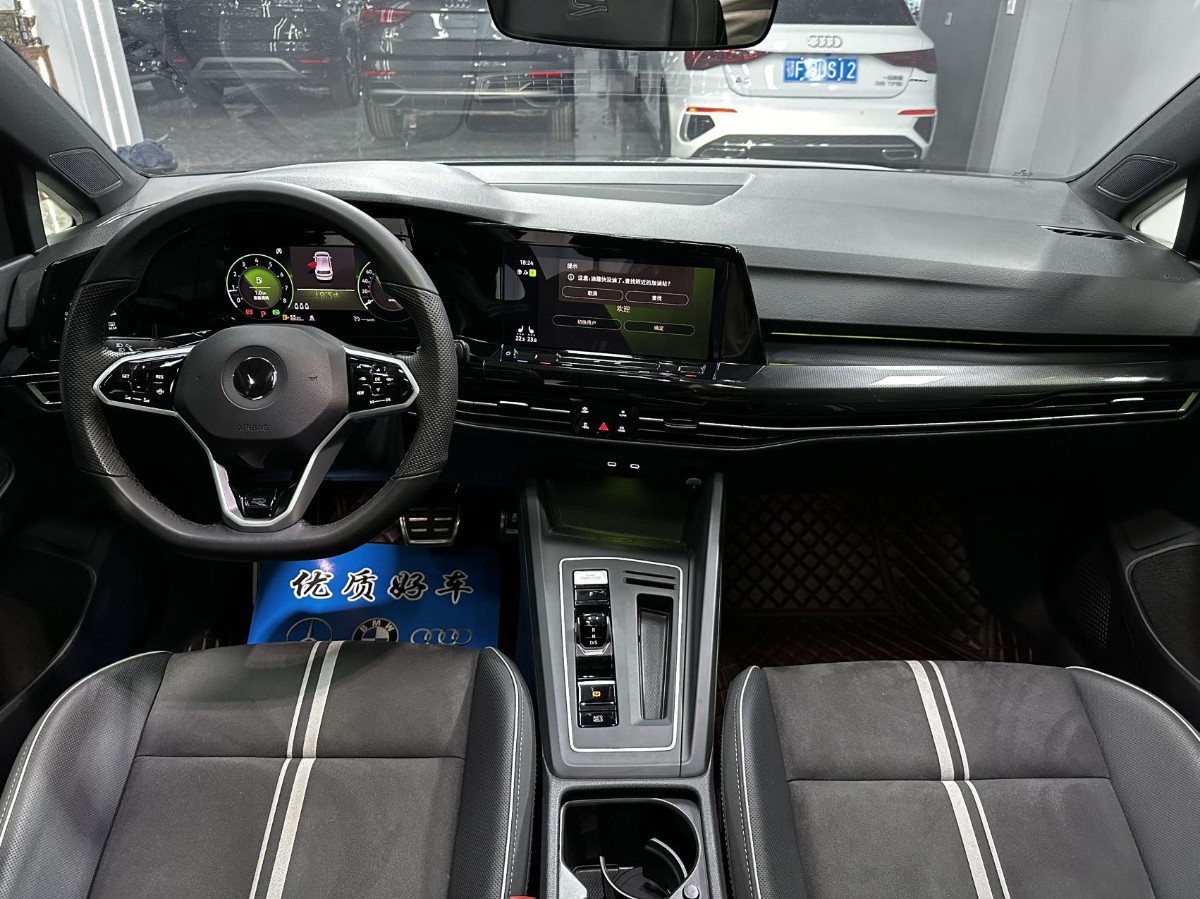 Volkswagen Golf 2023 car image #5