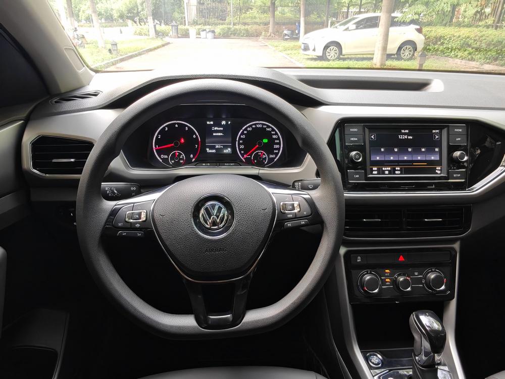 Volkswagen T-Cross 2020 #15 Volkswagen T-Cross 2020 car image #15