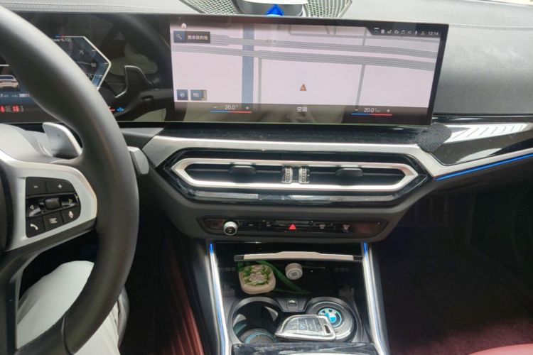 BMW 3 Series 2023 #13 BMW 3 Series 2023 صورة سيارة #13