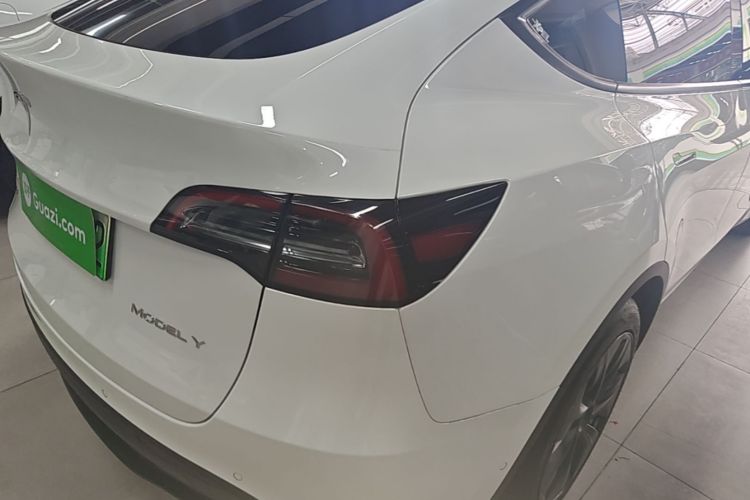 Tesla Model Y 2024 car image #8