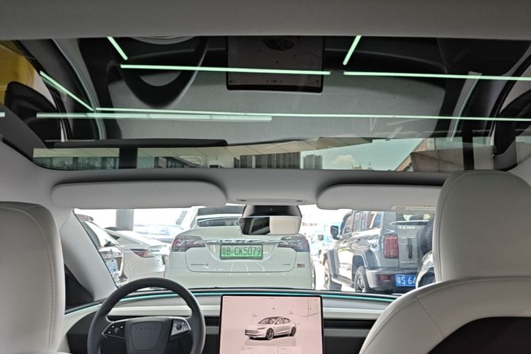 Tesla Model 3 2023 car image #18