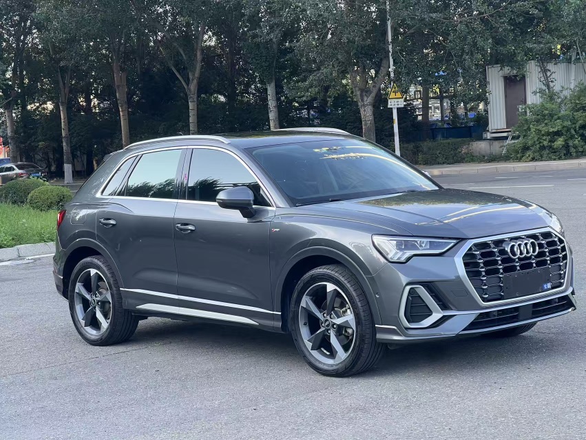 Audi Q3 2022 car image #2