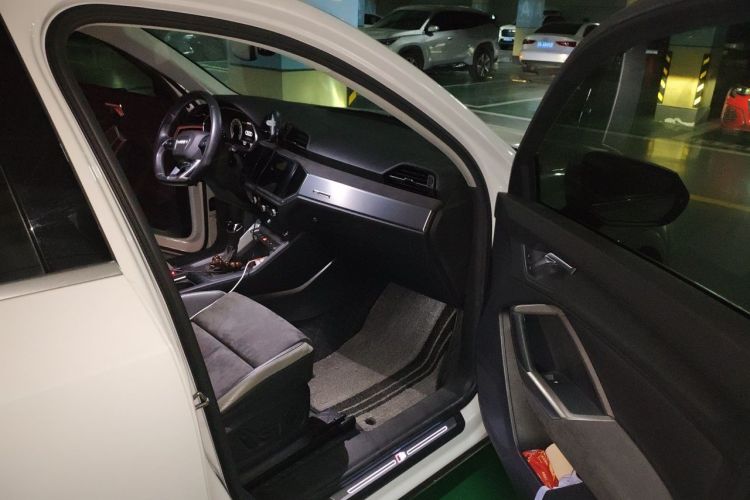 Audi Q3 2022 car image #21