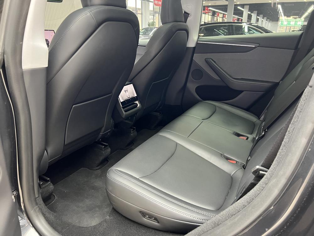 Tesla Model Y 2025 #19 Tesla Model Y 2025 car image #19