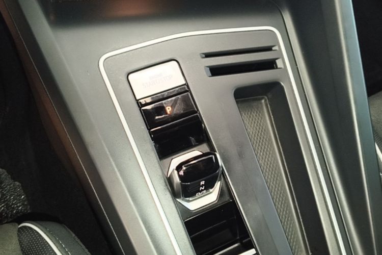 Volkswagen Golf 2021 car image #14