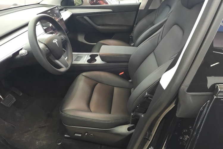 Tesla Model Y 2024 #15 Tesla Model Y 2024 car image #15