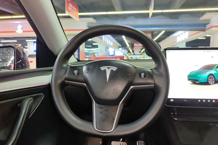 Tesla Model Y 2024 #11 Tesla Model Y 2024 car image #11
