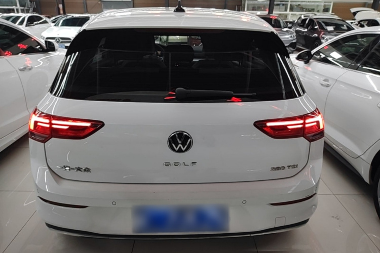 Volkswagen Golf 2022 car image #6