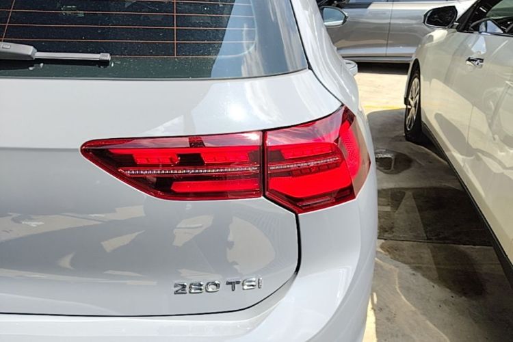 Volkswagen Golf 2024 car image #8