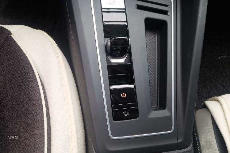 Volkswagen Golf 2023 car image #16