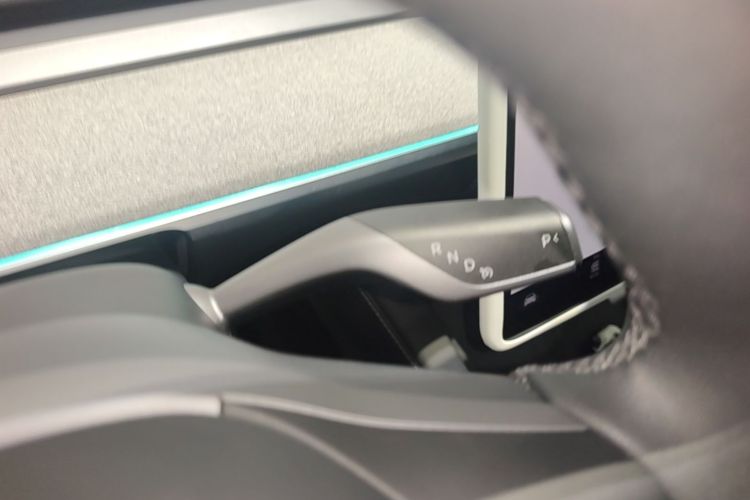 Tesla Model Y 2024 car image #18