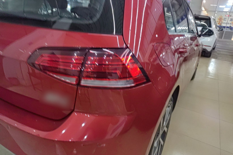 Volkswagen Golf 2020 car image #8