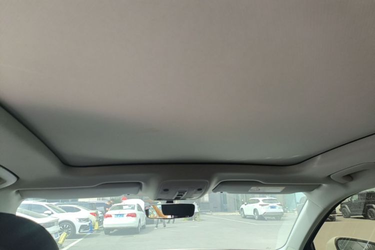 Audi Q3 2022 car image #18