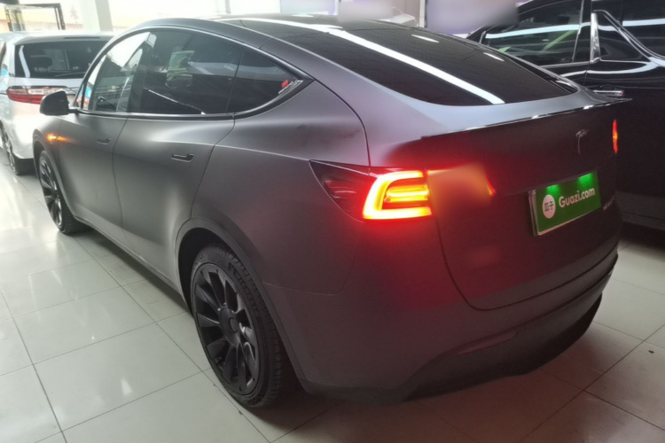 Tesla Model Y 2023 car image #5