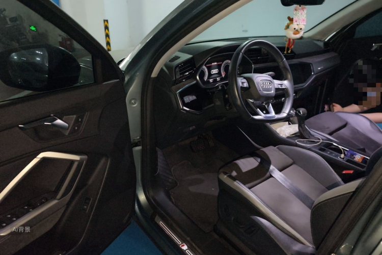 Audi Q3 2022 car image #18