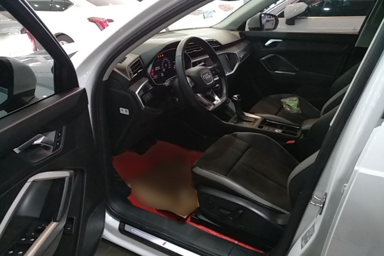 Audi Q3 2022 car image #12