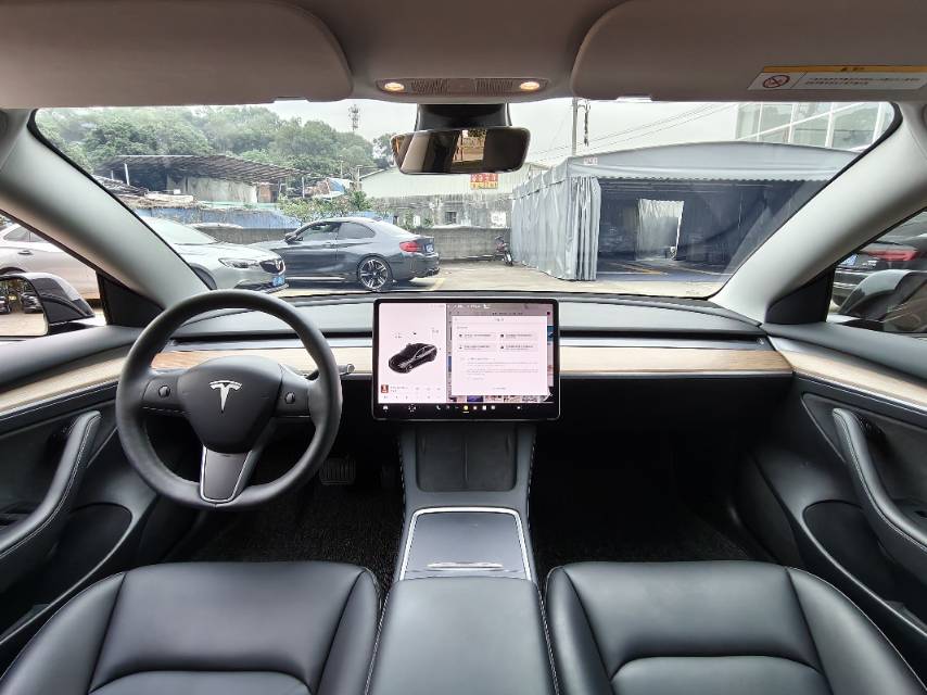 Tesla Model Y 2023 #6 Tesla Model Y 2023 car image #6