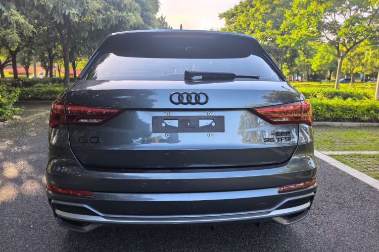Audi Q3 2023 car image #6